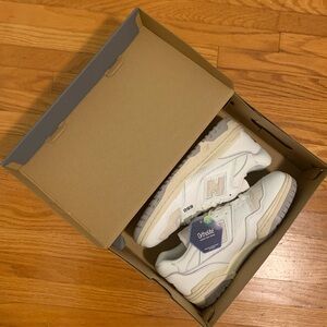 New Balance - Men’s Sneakers in 550 (White Grey)